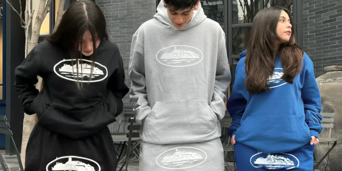 Zach Bryan Tour Merch & Corteiz Clothing: Essential Gear for Road Trips