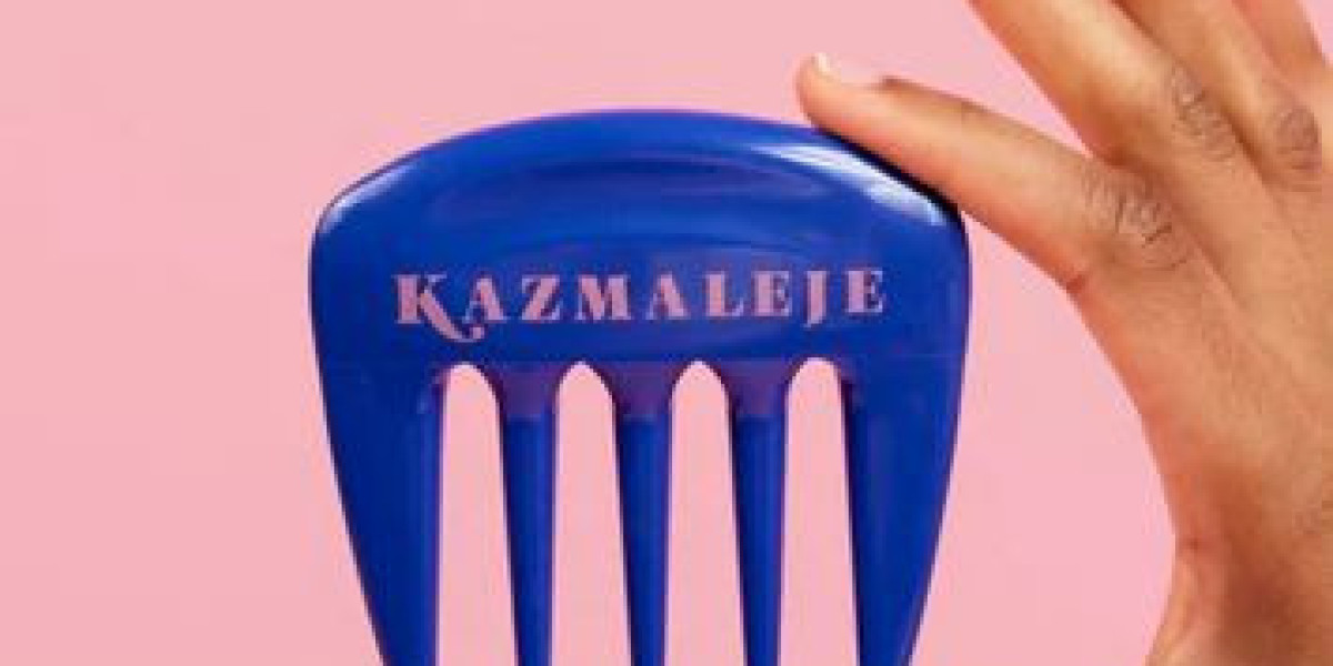 Best Detangling Tools: Paddle Combs vs Hair Picks