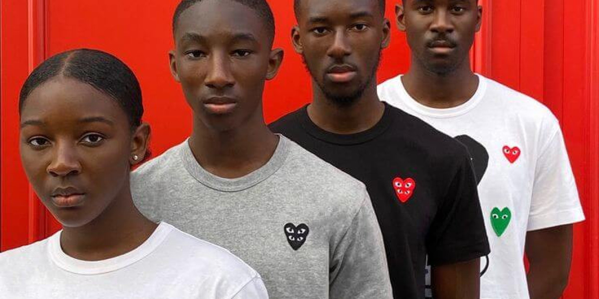 Comme des Garcons: Revolutionizing Modern Fashion