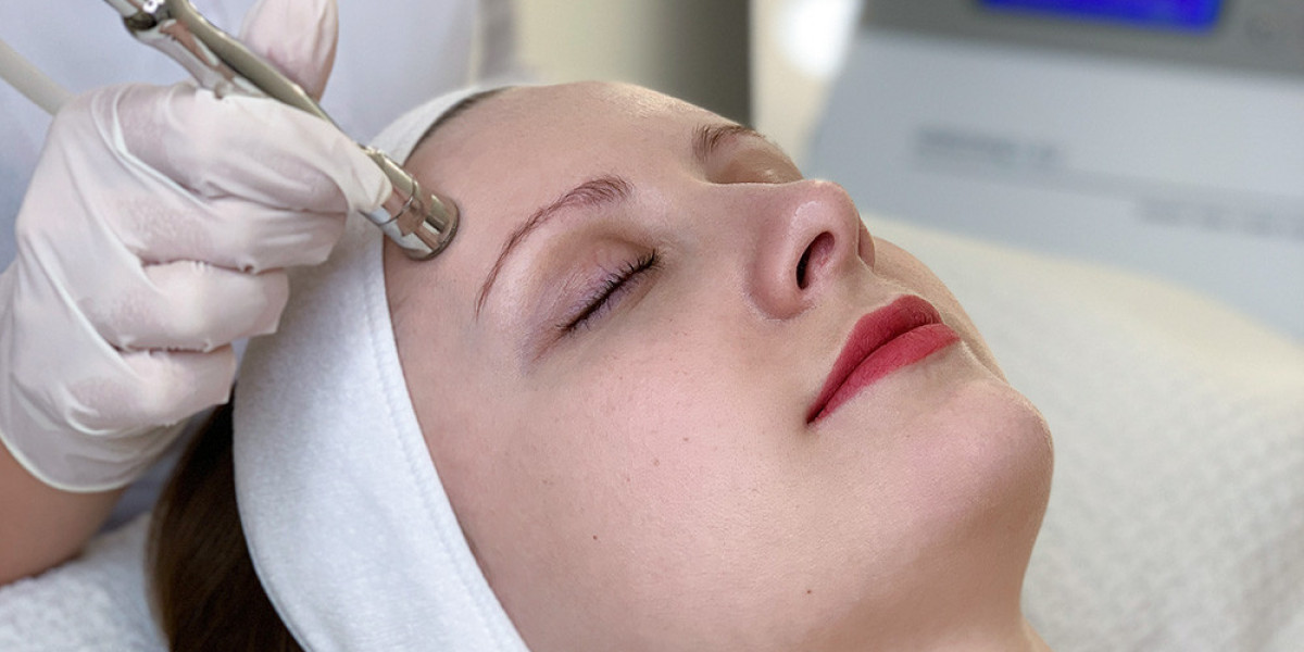 Your Complete Guide to Glowing, Youthful Skin at the Top Aesthetic Clinic in Lahore