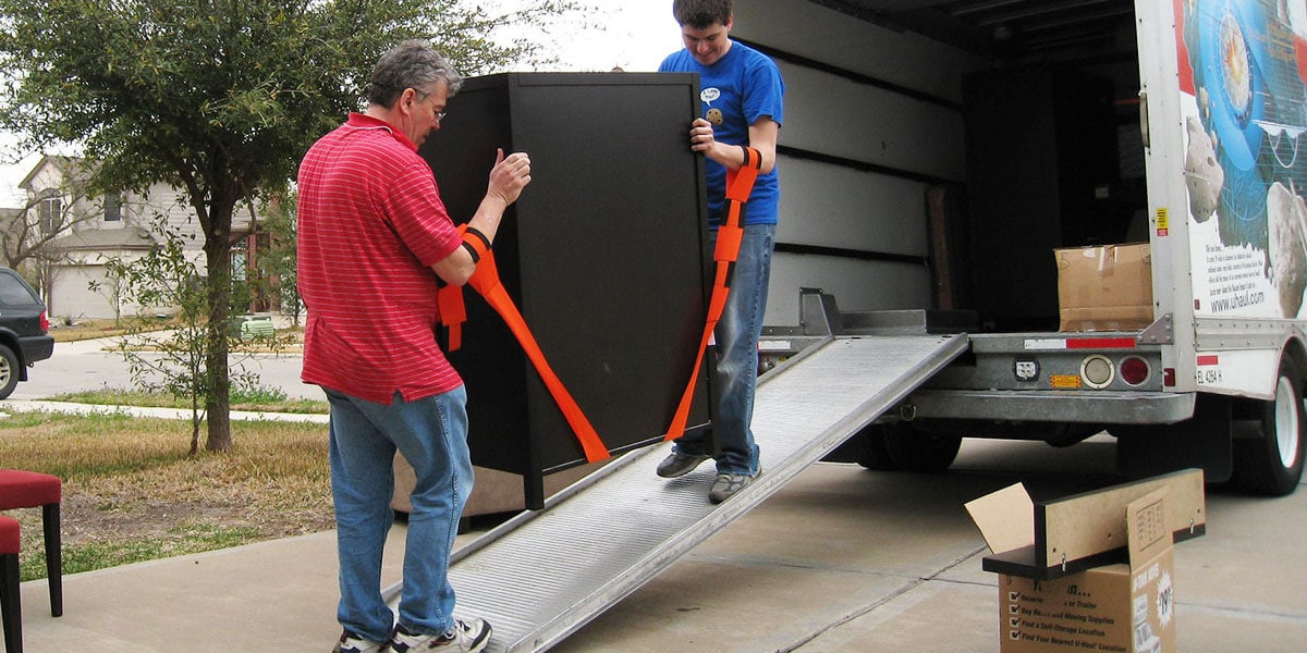 How Much Weight Can Your Moving Straps Hold for Dressers