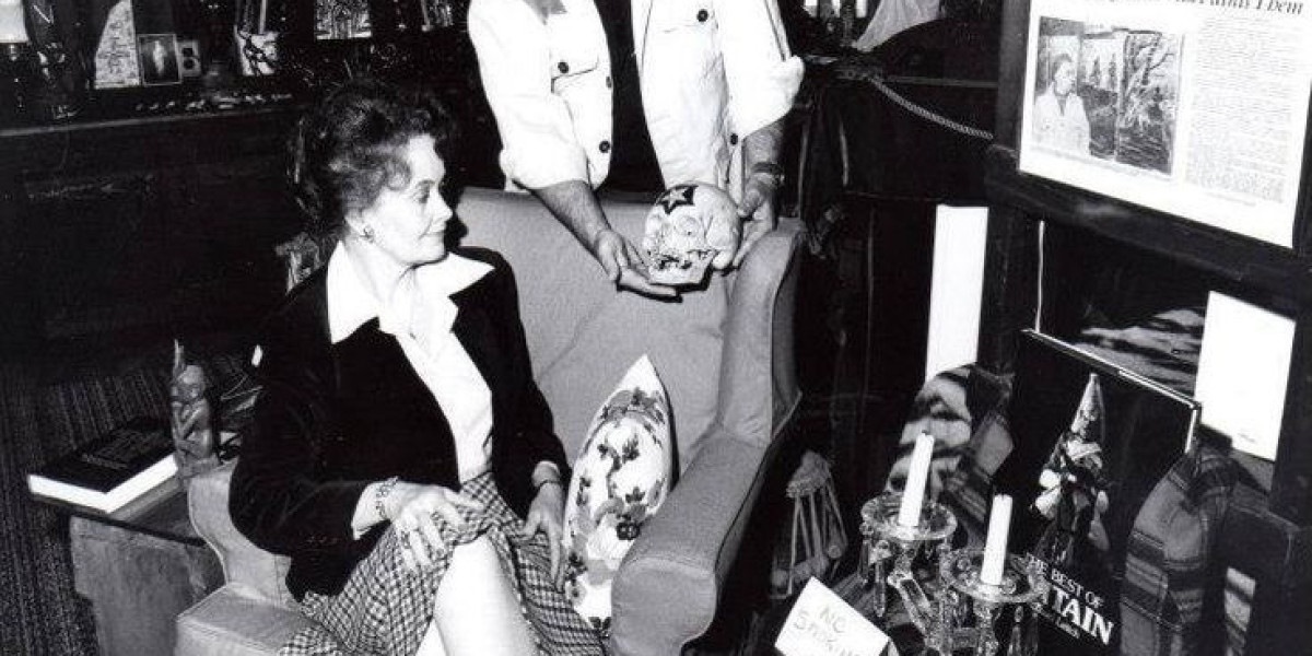 A Complete History of the Warren Museum