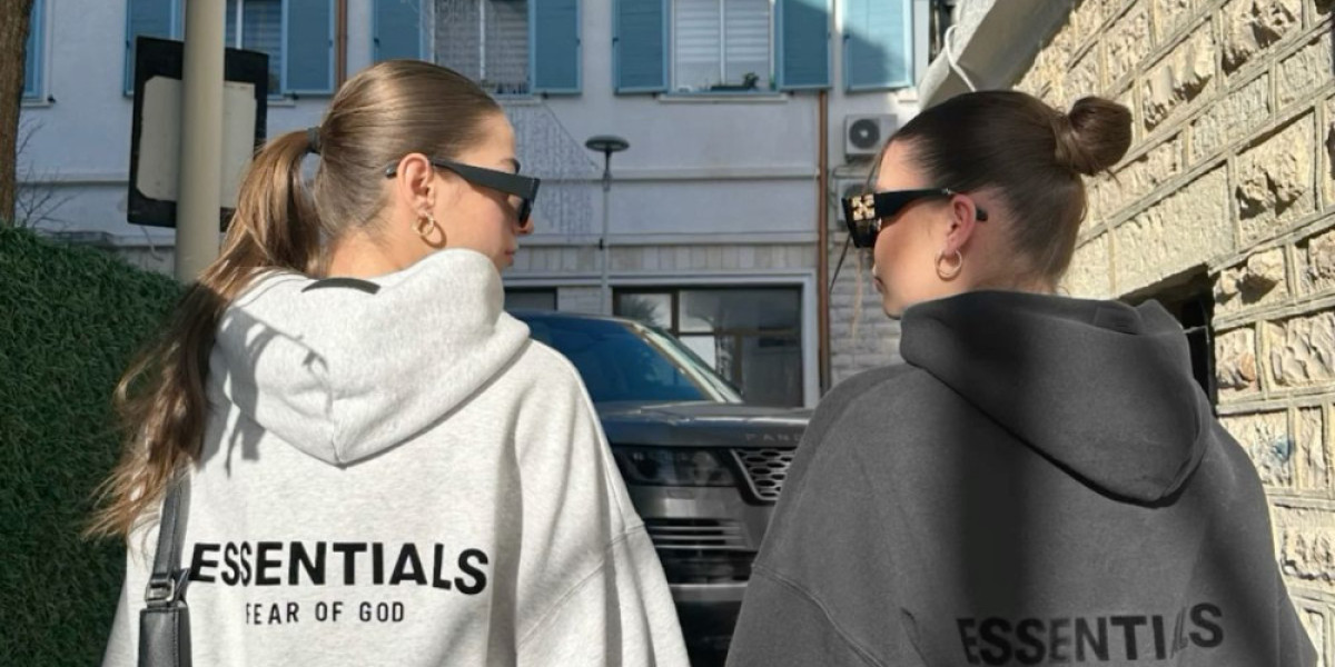 The Timeless Appeal of the Essentials Hoodie in Modern Streetwear