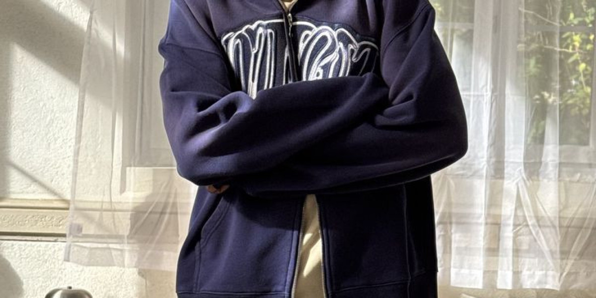 Off-Duty Perfection : Découvrez les Essentiels Saisonniers de NoClout