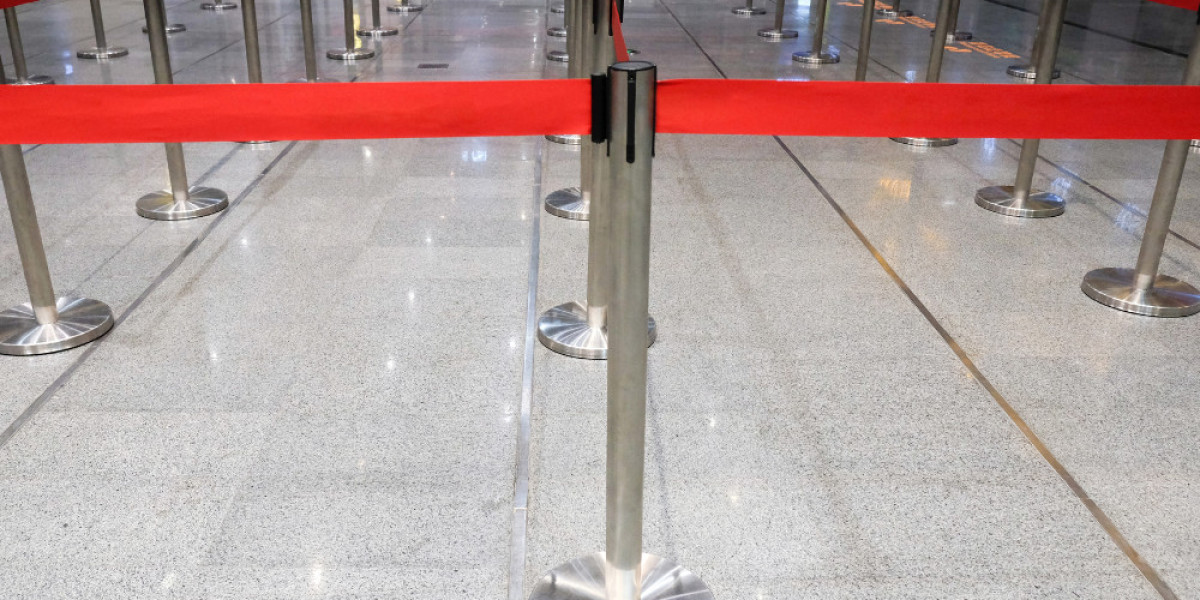 The Ultimate Guide to Crowd Control Barriers: Safety and Efficiency with Queue Tech