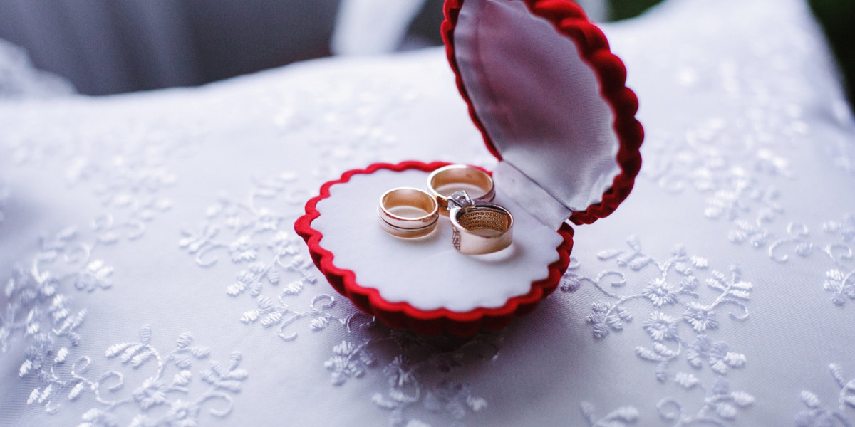 Order Your Wedding Bands Collection with Fast Delivery