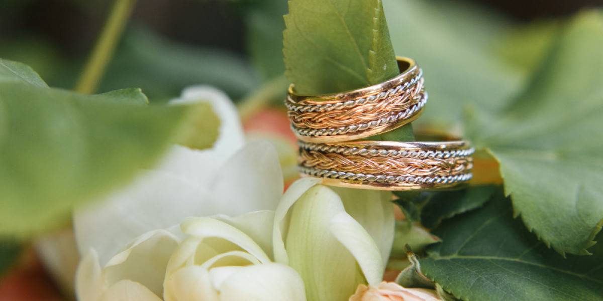 How Our Wedding Bands Collection Makes Ring Shopping Easy
