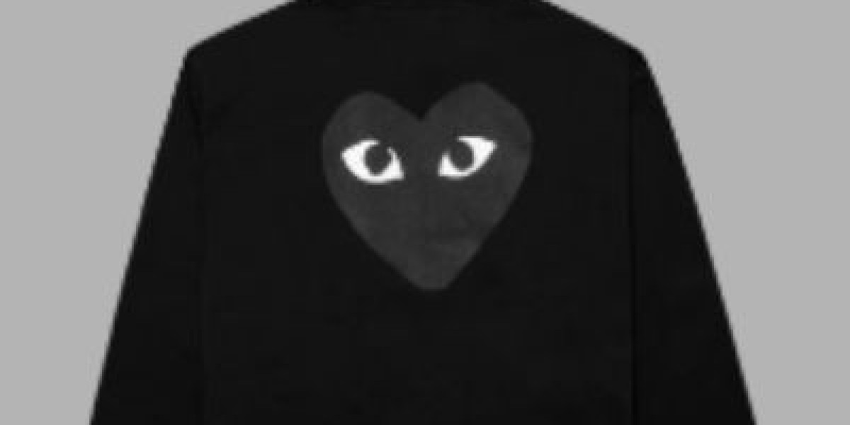 Comme des Garçons Hoodie: Streetwear Heritage and Contemporary Fashion Influence