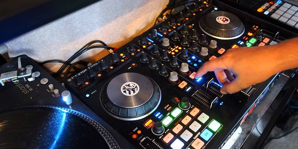 How Do Pynx DJ Services Create Unforgettable Parties?