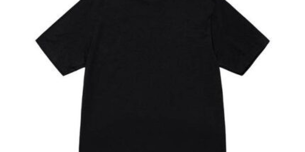 Stüssy vs Other Streetwear Giants: A Cultural Comparison