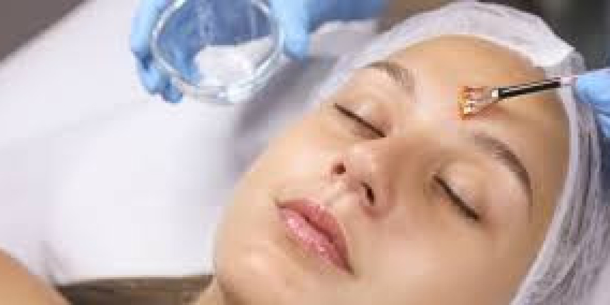 Glycolic Peel Treatment for Dark Spots Dubai | Skin Brightening Solution