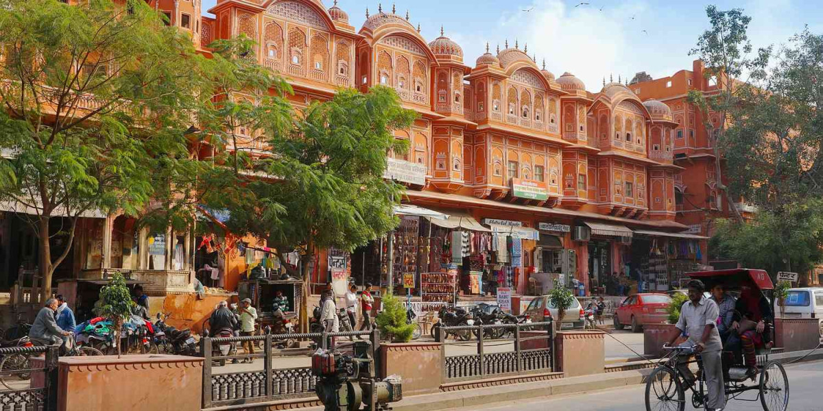 Why Book with a Professional Tour and Travel Agency in Jaipur