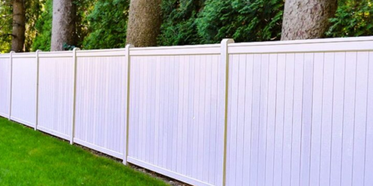 What Are the Pros and Cons of Choosing a Wood Fence?