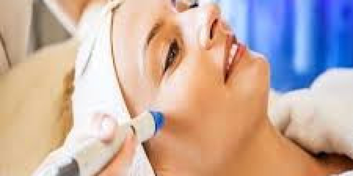 Dubai Cosmetic Clinics Providing HydraCool Facial for Anti-Aging Benefits