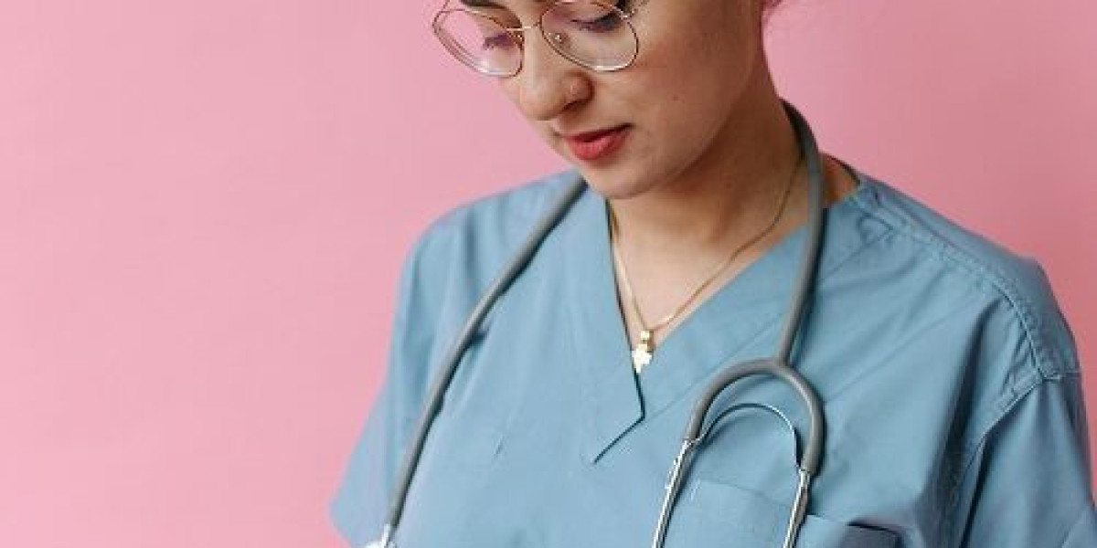 Best Womens Scrubs for Comfort and Long Work Shifts