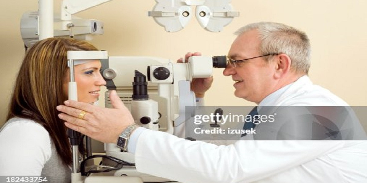 How Skilled Eye Surgeon in Khanewal Performs LASIK 2026?