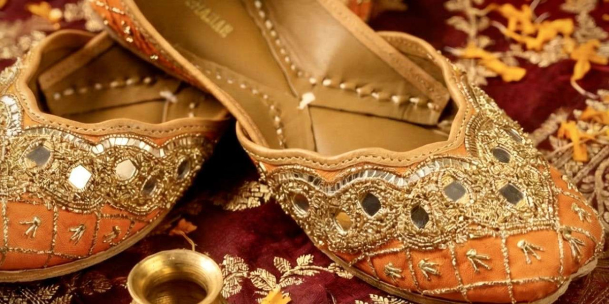 Why Punjabi Juttis Have Become a Must-Have for Every Ethnic Wardrobe