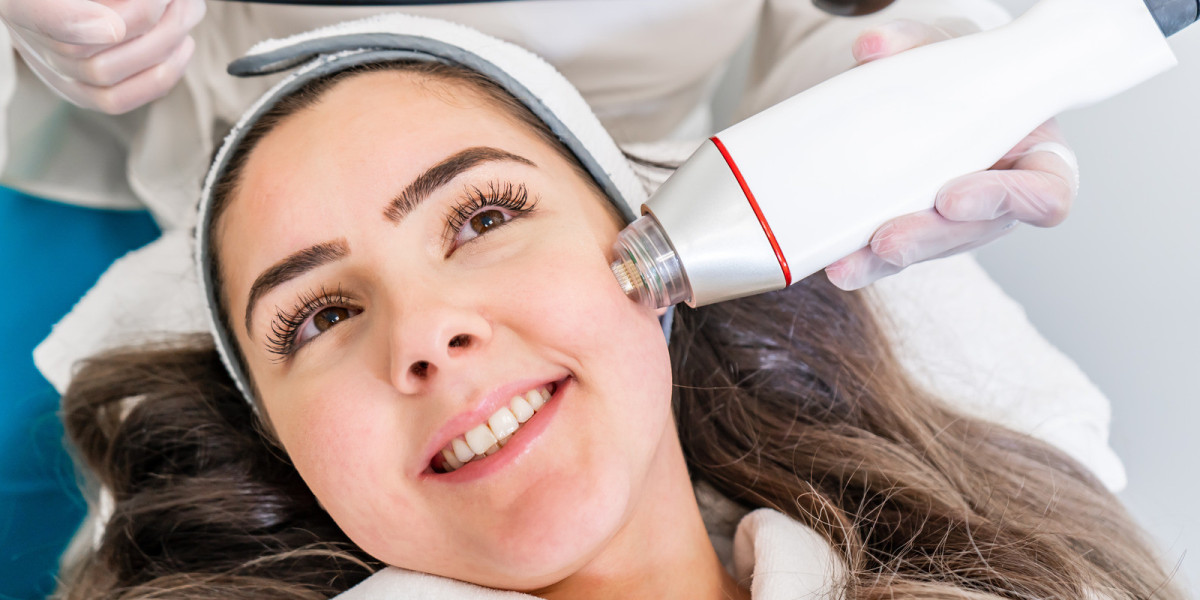 Fractional RF Microneedling in Dubai for Aging Skin